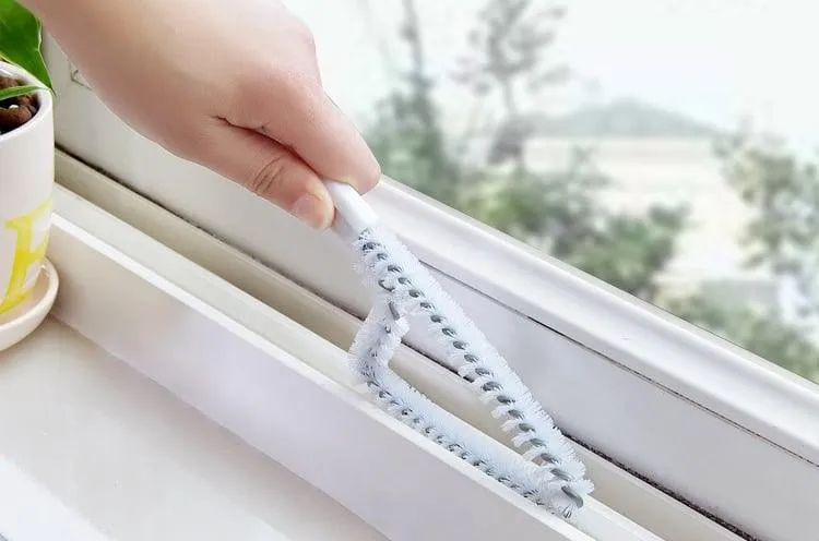 Multi-Purpose Cleaning Brush in White